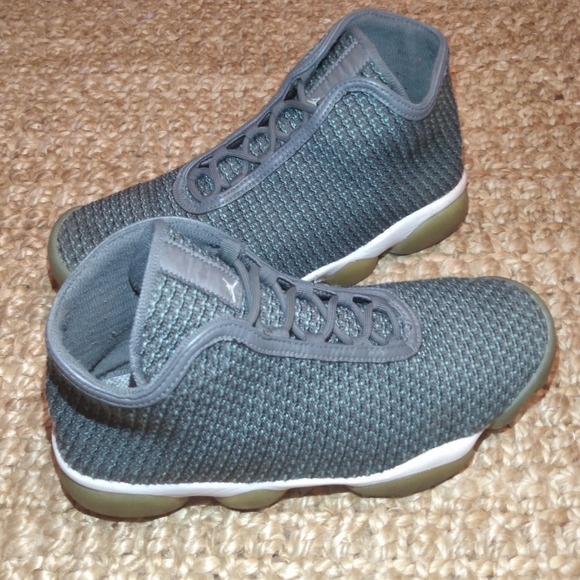 Jordan Horizon Sneakers - Picture 2 of 5